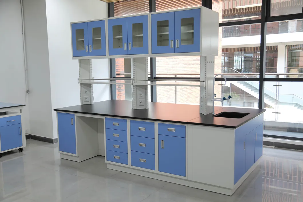 último caso de la compañía sobre Banco de laboratorio de química de acero y madera personalizado para la Universidad para el Sr. Amer en Sudán en 2023  0