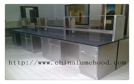 Buen precio Tablas de acero inoxidables de acero inoxidables estándar del laboratorio de los muebles del laboratorio para el laboratorio de la comida y del hospital en línea