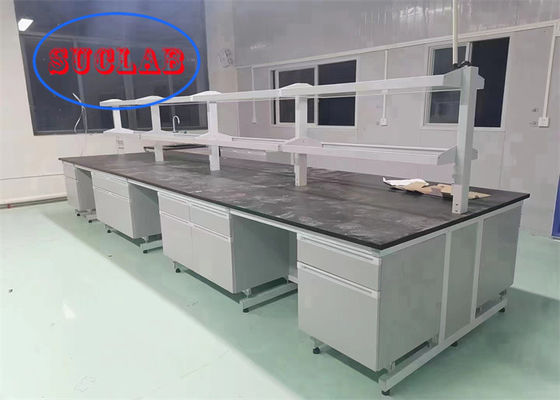 Buen precio Mesa de trabajo de laboratorio de laboratorio de química resistente a los químicos Vietnam con marco resistente al fuego y gabinetes múltiples en línea