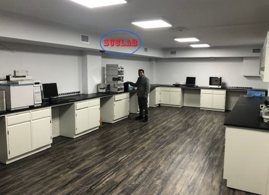 Buen precio Customized Corrosion-resistant and Acid and Alkali Resistant Chem Lab Workbench Maker with Safety Features en línea