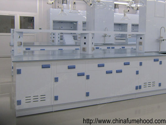 Buen precio Banco blanco de la resina del formaldehído del fenol de los muebles del laboratorio de química con el gabinete de los PP en línea