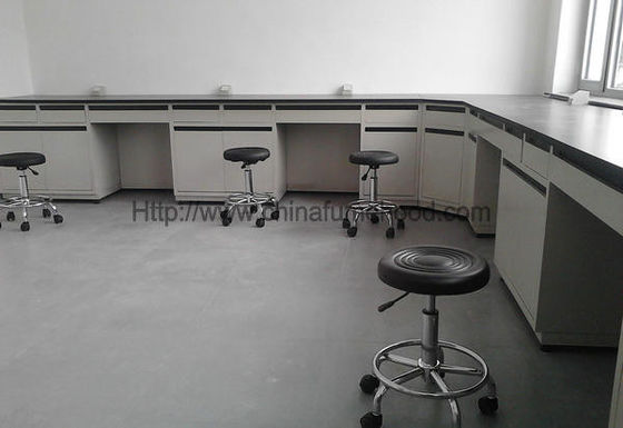 Buen precio Gabinetes de pared comerciales del laboratorio Worktops de elección múltiple con las sillas del taburete en línea