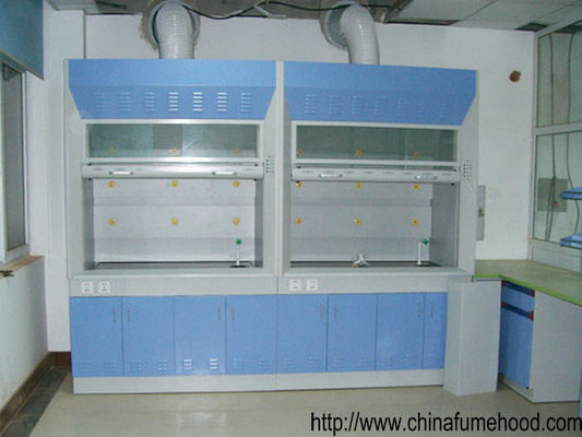 Buen precio Tablero fisioquímico Benchtops del humo del metal del laboratorio de la capilla 50m m de los pies ajustables de acero de la altura en línea