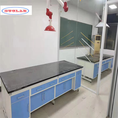 Buen precio Banco de laboratorio de química de madera en diseño estándar con número de bastidores como dibujo en línea