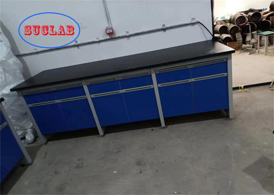 Buen precio Banco de trabajo de laboratorio de química gabinetes múltiples Banco de pared de laboratorio con superficie de trabajo resistente al fuego resistente a los productos químicos en línea