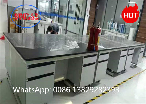 Buen precio Cuadro en C personalizable y duraderoBanco de trabajo de laboratorio de química Bancos de trabajo de laboratorio Diseño con gabinetes múltiples en línea